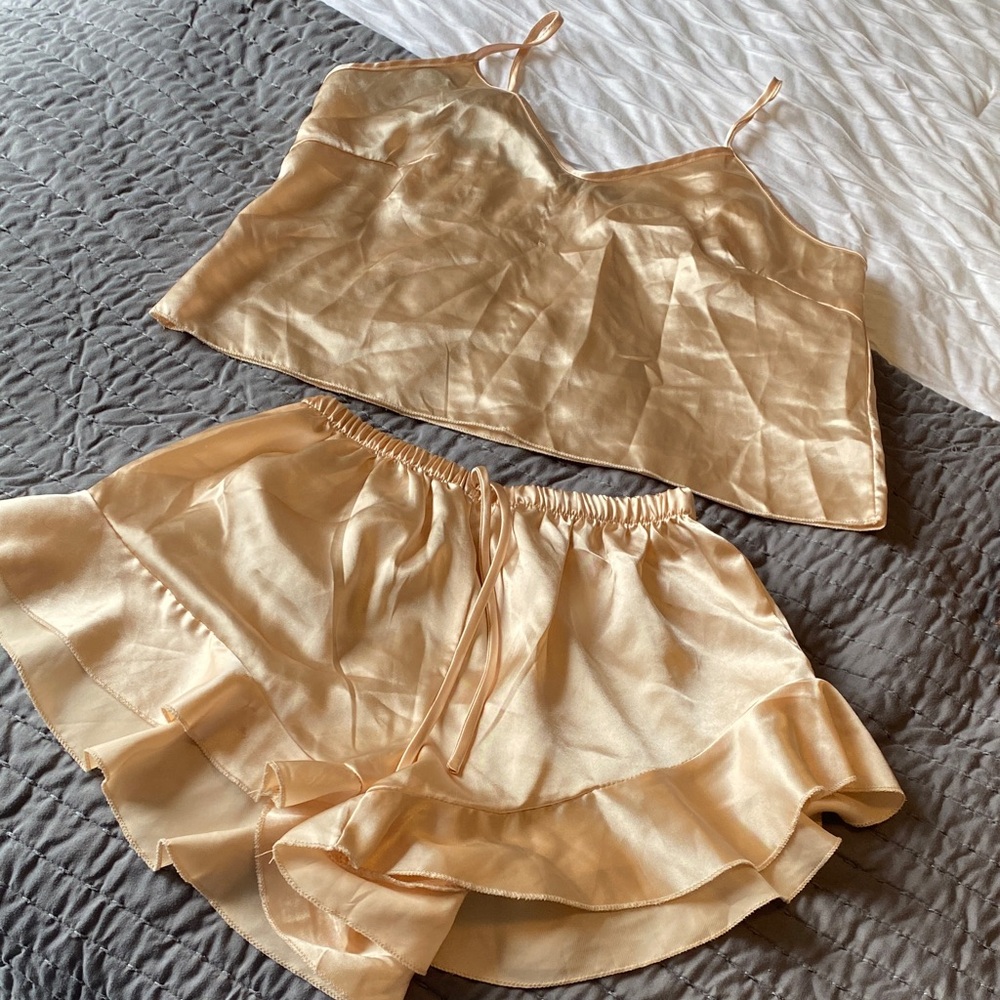Elegant Satin Sleepwear Set in Peach/Cream